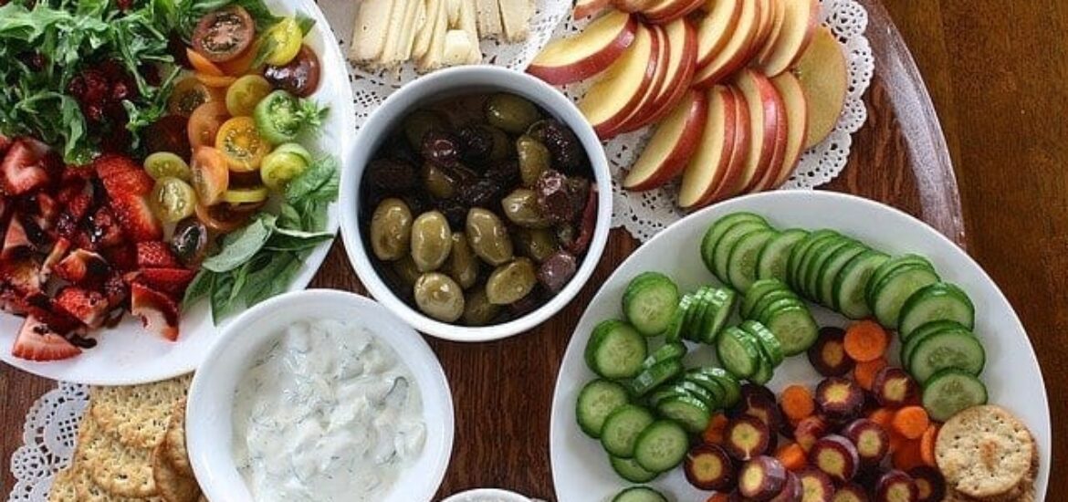 veggie plate and cheese and crackers, Ready-Made Meals Vancouver