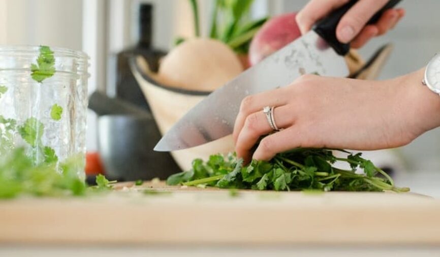Chopping Parsley, Why Keto Meal Prep Delivery Is Ideal For Beginners, keto Meal Prep Delivery